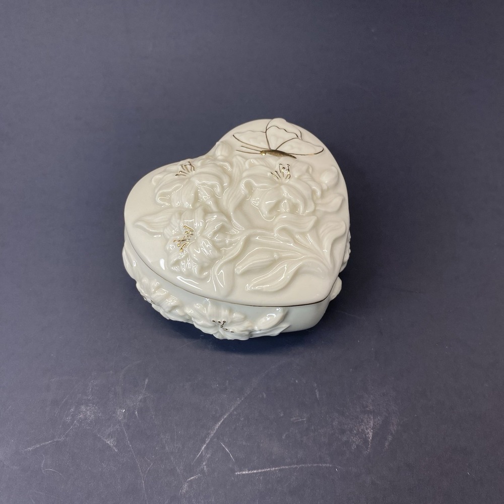 Lenox China 24K Gold Trim‎ Butterfly's Delight Covered Heart Trinket Box